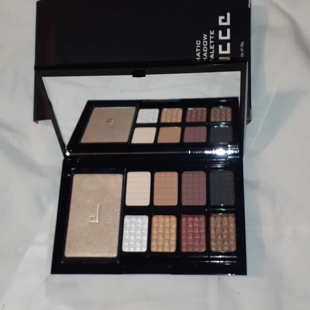 DOUCCE Freematic Limited Edition‎ Smokey Palette